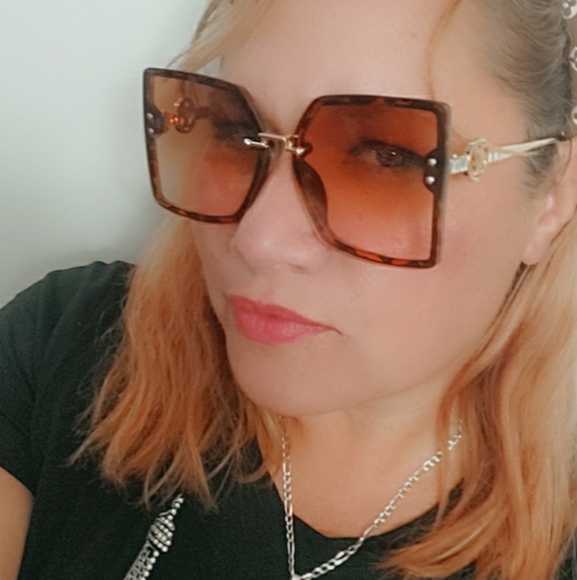 Meet your Posher, Kathy - Picture 3 of 3